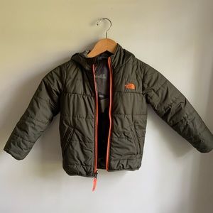 Boys Northface Reversible Jacket Sz 5 (Toddler)